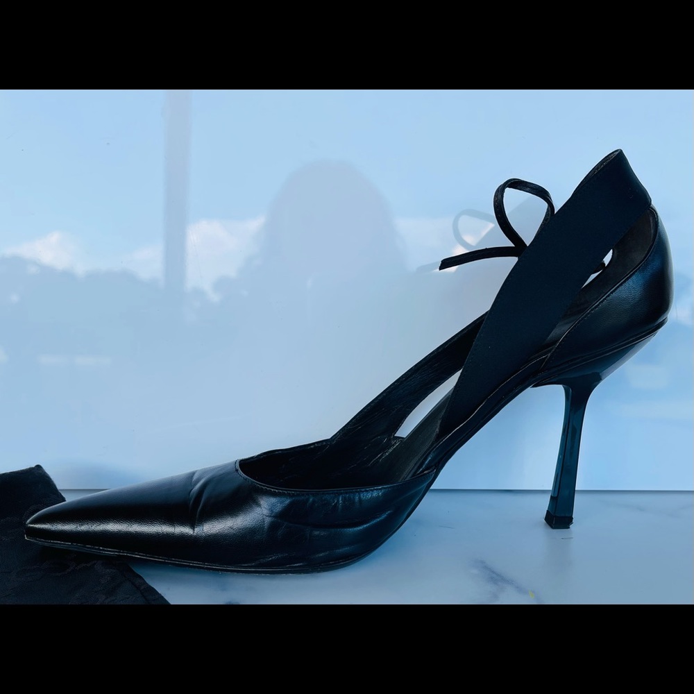 GUCCI shoes.Been wearing  twice.Dust bag included.